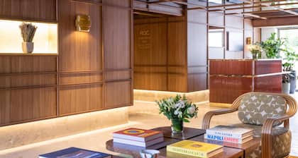 Hotel Ventura Saint-Tropez, Tapestry Collection By Hilton