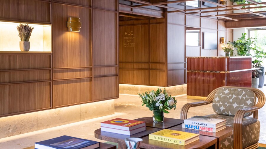 Hotel Ventura Saint-Tropez, Tapestry Collection By Hilton