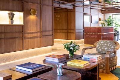 Hotel Ventura Saint-Tropez, Tapestry Collection By Hilton