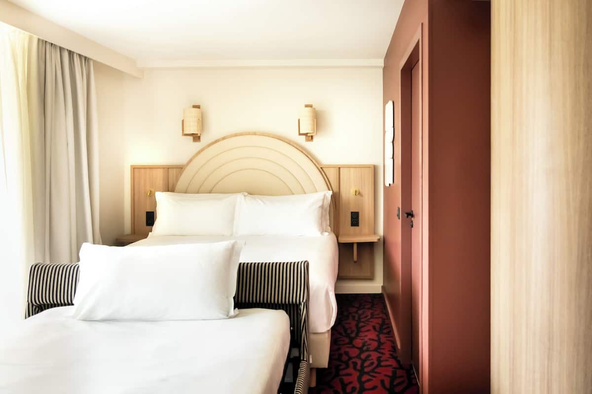 Ropa de cama de alta calidad, colchones con acolchado adicional, minibar