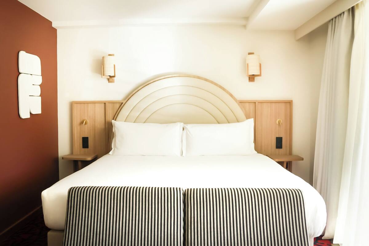 Ropa de cama de alta calidad, colchones con acolchado adicional, minibar