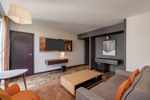 Suite, 1 Bedroom | Living area