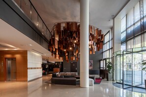 Lobby - Doubletree By Hilton Paris Boulogne (Boulogne-Billancourt)