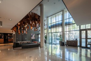 Lobby - Doubletree By Hilton Paris Boulogne (Boulogne-Billancourt)