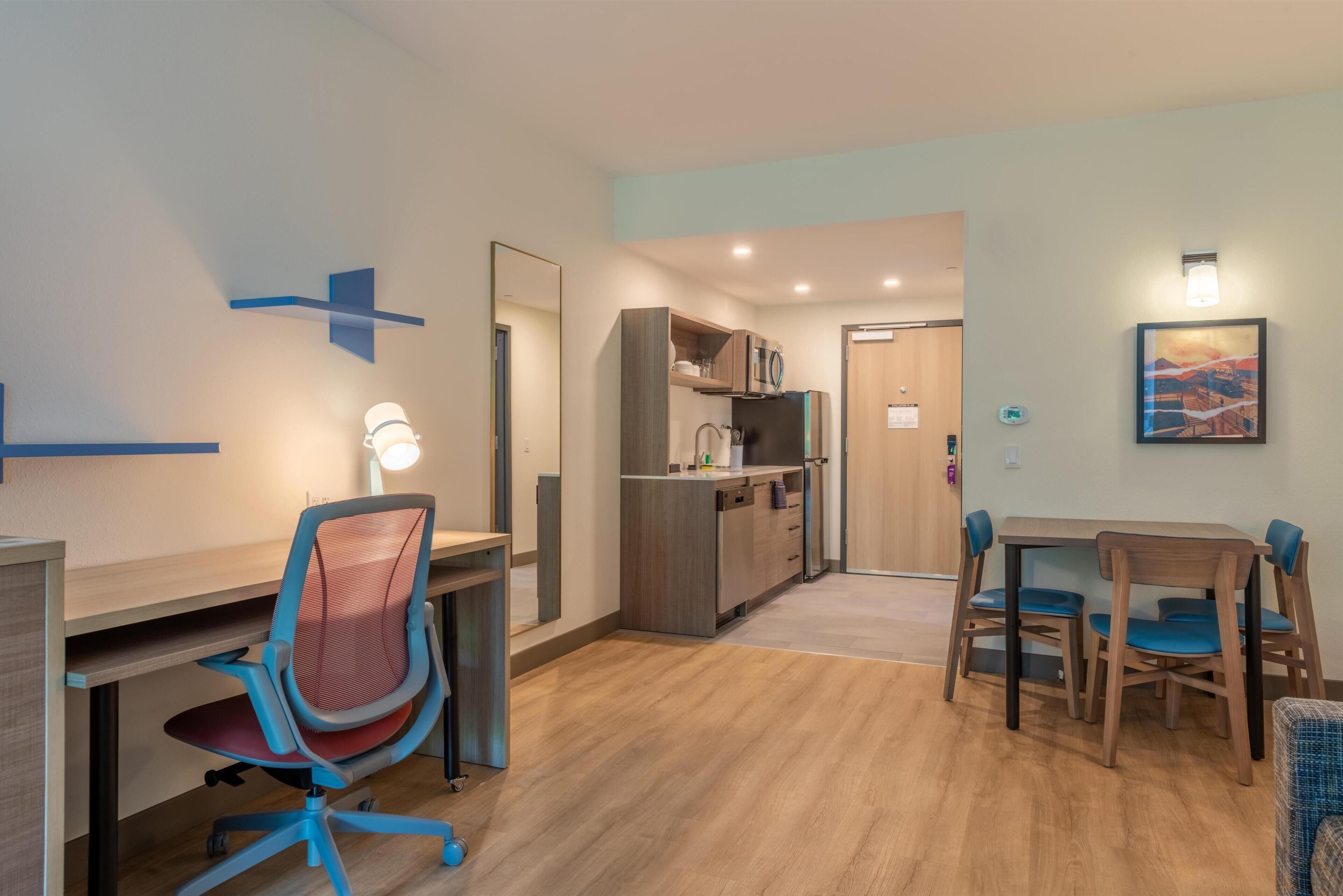 Studio, 2 Queen Beds, Accessible (Hearing) | Private kitchen