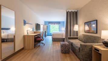Studio Suite, 2 Queen Beds | Living area