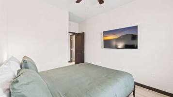 2 bedrooms, iron/ironing board, WiFi, bed sheets