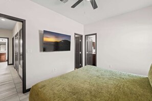 2 habitaciones, tabla de planchar con plancha, wifi y ropa de cama 