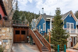 Exterior - Unbeatable Location: Cozy Studio, Ski-In/Ski-Out, Main Street Access, Perfect for Adventure! (Park City)