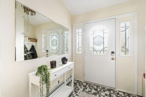 Interior - Marvelous 3-bedroom Family Retreat Near NYC w/ Parking & Views (Hackensack)