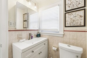 Doccia, vasca idromassaggio, asciugacapelli, bidet
