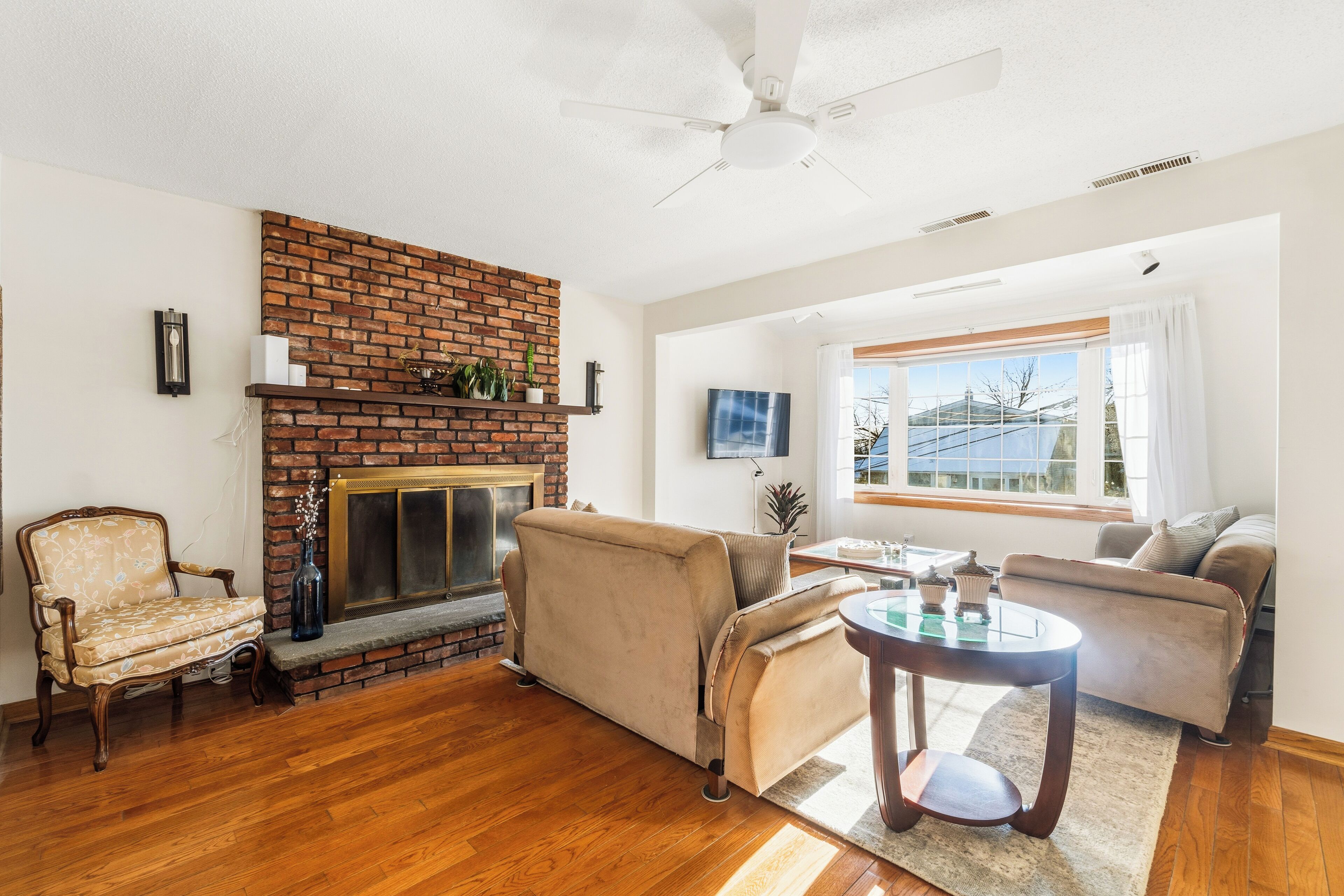 Smart TV, fireplace, books