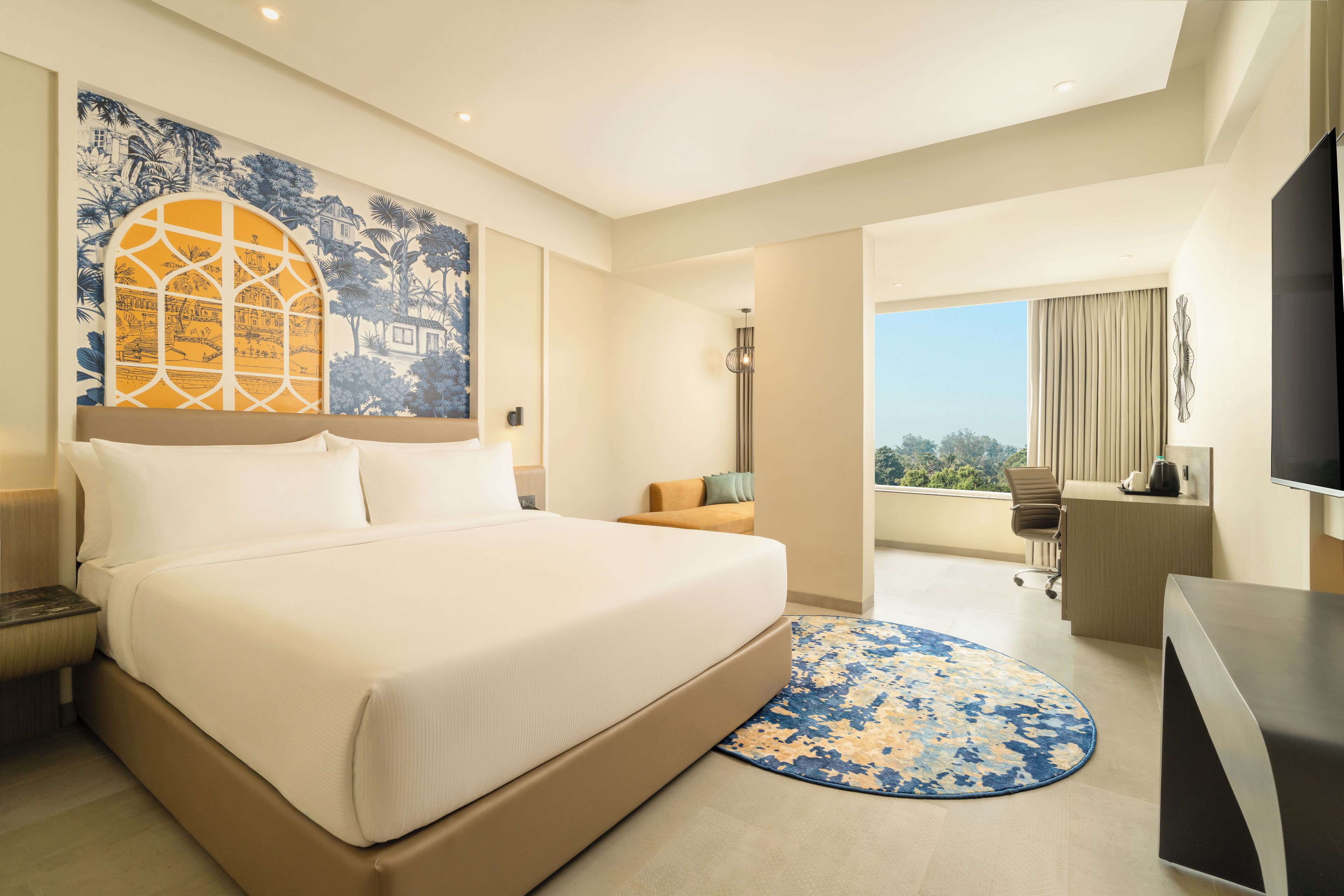 Deluxe Room, 1 King Bed | Minibar, in-room safe, desk, laptop workspace