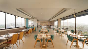 Breakfast, lunch, dinner served; international cuisine, sea views