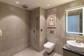 Room, 1 King Bed, Accessible | Bathroom | Shower, rainfall showerhead, free toiletries, hair dryer