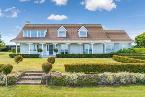 Private 6BR Estate | Pool, Spa & Lake Views | Sleeps 18 | Taupō