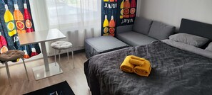 1 chambre, fer et planche à repasser, accès au Wi-Fi (inclus)