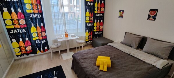 1 habitación, tabla de planchar con plancha, wifi gratis y ropa de cama