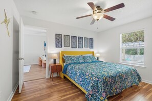 3 slaapkamers, een strijkplank/strijkijzer, reisbedje, gratis wifi