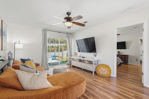 Smart TV - Blue Angles Flyover, 7 Miles to Perdido Key, Pet Friendly! (Pensacola)