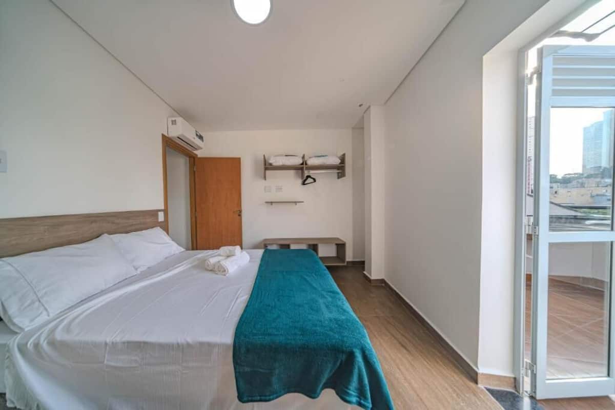 Perhehuoneisto, parveke, kaupunkinäköala | Pimennysverhot, äänieristys, silitysrauta/-lauta, ilmainen Wi-Fi