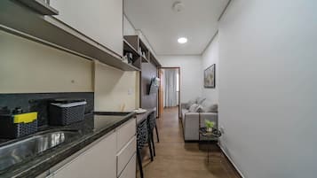 Apartamento básico, vista para a cidade | Cozinha privada