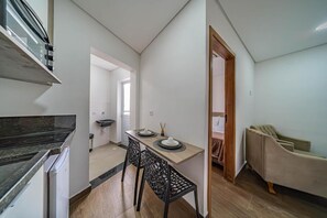 Perushuoneisto, kaupunkinäköala | Pimennysverhot, äänieristys, silitysrauta/-lauta, ilmainen Wi-Fi