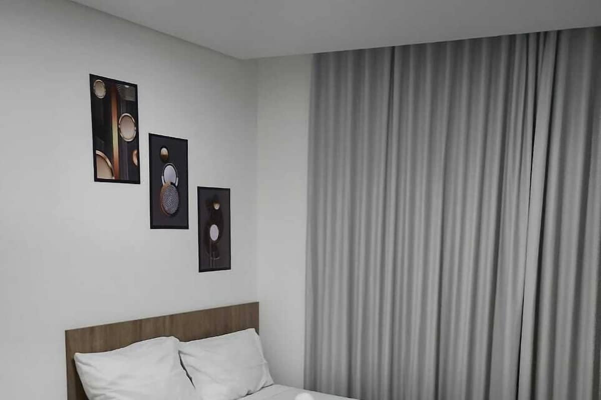 Blackout curtains, soundproofing, iron/ironing board, free WiFi