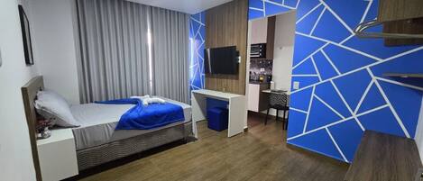 Apartamento básico, vistas a la ciudad | Cortinas opacas y sistema de insonorización