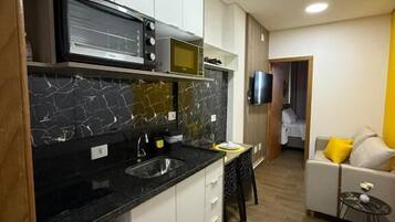 Basic-Apartment, Stadtblick | Eigene Küche