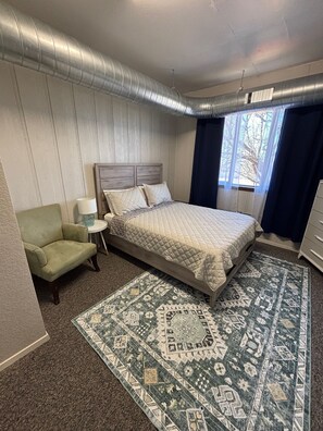 1 dormitorio, tabla de planchar con plancha, wifi gratis y ropa de cama