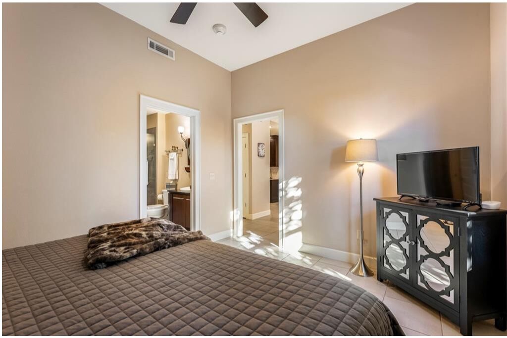 1 chambre, coffres-forts dans les chambres, fer et planche à repasser