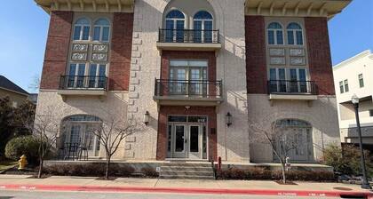 Modern Downtown Bentonville Condo - Walk to It All!