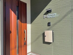 Exterior detail - Convenient Ozu Location Bright 4BR Stay by Restavio (Ozu)