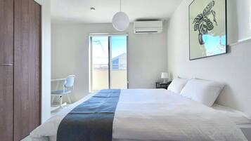 3 bedrooms, iron/ironing board, WiFi, bed sheets