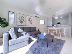 TV, offices - Convenient Ozu Location Bright 4BR Stay by Restavio (Ozu)
