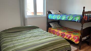 3 bedrooms, iron/ironing board, free WiFi, bed sheets