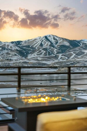 Property grounds - MOUNTAIN LUXE | Panoramic Views + Private Hot Tub (Hideout)