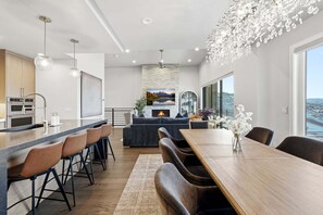 Dining - MOUNTAIN LUXE | Panoramic Views + Private Hot Tub (Hideout)