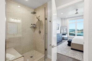 Shower, hair dryer, towels - MOUNTAIN LUXE | Panoramic Views + Private Hot Tub (Hideout)