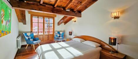 3 bedrooms, iron/ironing board, travel cot, free WiFi