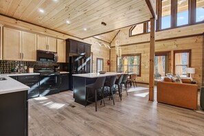 Fridge, microwave, oven, stovetop - NEW Bear Olympics Luxury Cabin: Private Pool & Arcade in Pigeon Forge (Pigeon Forge)