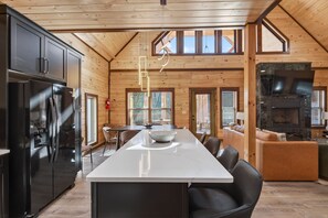 Dining - NEW Bear Olympics Luxury Cabin: Private Pool & Arcade in Pigeon Forge (Pigeon Forge)