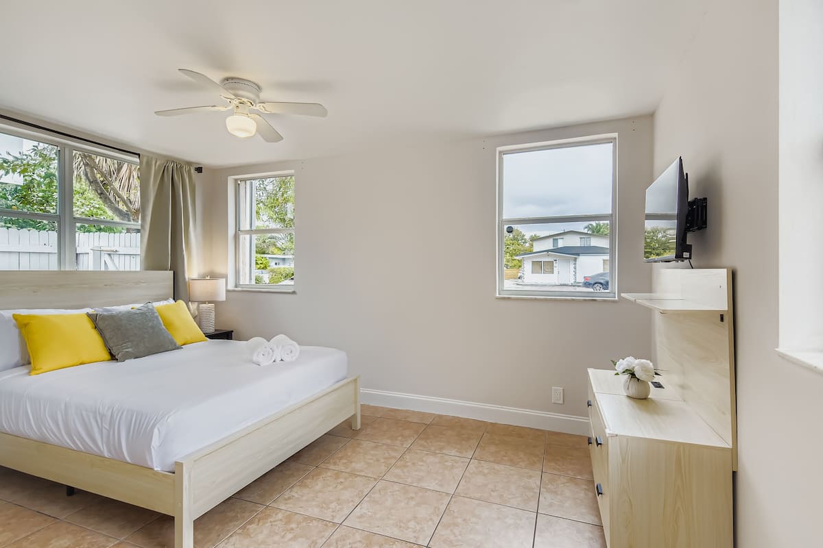 Apartment, 1 Bedroom | Soundproofing, iron/ironing board, free WiFi