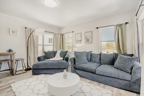 50-inch LED TV with digital channels, streaming services - Lauderdale Breeze Villas (Fort Lauderdale)