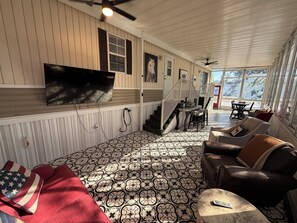 TV, fireplace