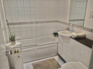 Handtücher, Seife, Toilettenpapier