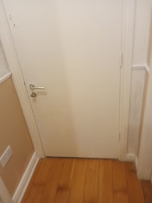 Interior - Cheap modern room (Dublin)