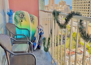Property grounds - Bright condo in beautiful Honolulu with cool AC breeze (Honolulu)