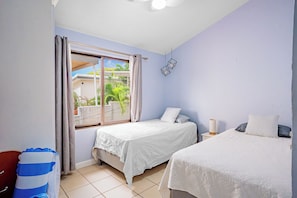 2 bedrooms, free WiFi, bed sheets - Beautiful condo! Steps to beach, shops, dining! (Coco)